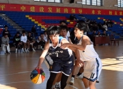 篮球比赛激烈的竞争让人目不暇接