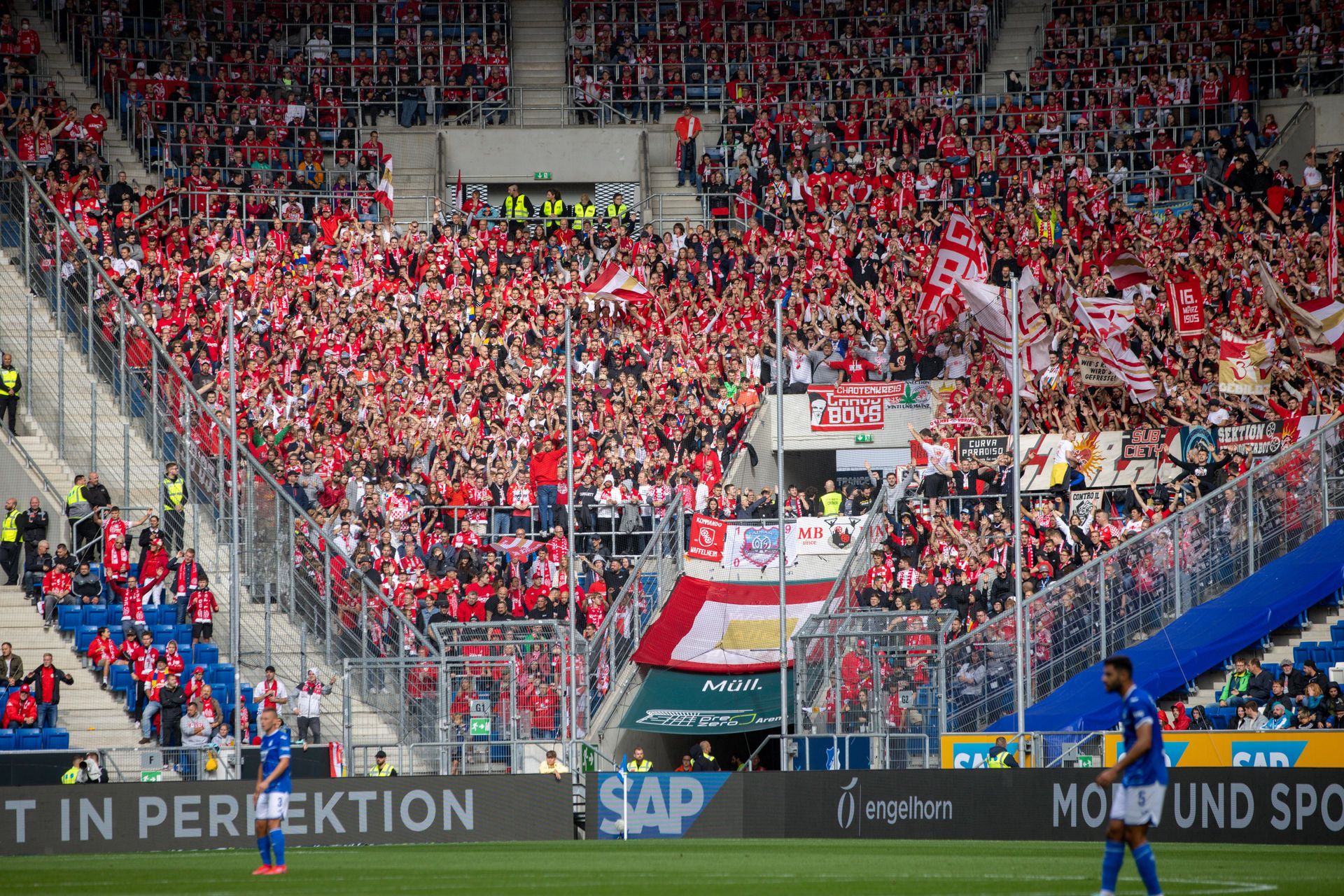 关于美因茨客场遭遇惨败，需思考调整方案的信息