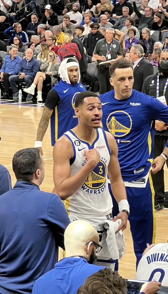 关于精彩瞬间回顾,球星绽放光芒助球队取胜的信息 关于精彩瞬间回顾,球星绽放光芒助球队取胜的信息