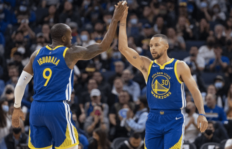 国王险胜状态爆棚,库里关键表现点燃全场! 国王险胜状态爆棚,库里关键表现点燃全场!